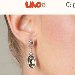 Uno de 50 Silver-plated & Grey Swarovski Crystal Drop Earrings.